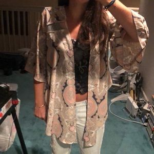 BCBGENERATION white and pink kimono